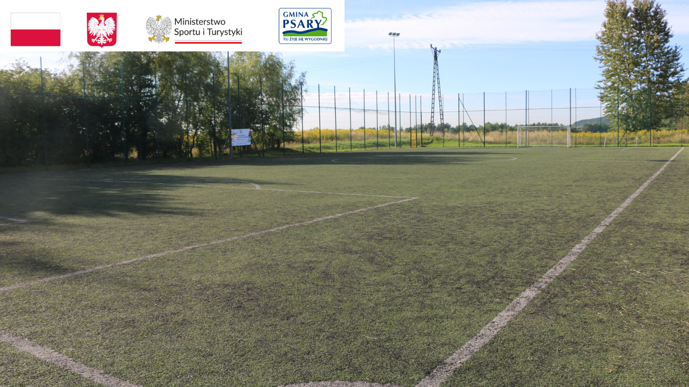 Zdjęcie przedstawia boisko Orlik, w lewym górnym rogu zamieszczono logotypy